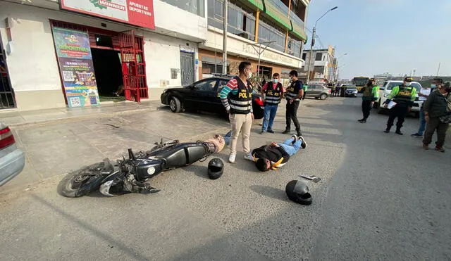 Hampones tenían armas abastecidas y una moto lineal que habría sido robada. Foto: Raúl Egúsquiza / URPI – LR