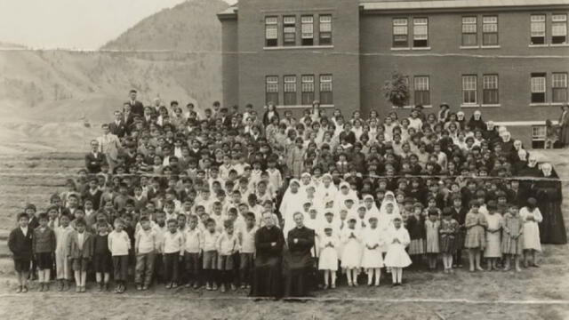 La escuela Kamloops, en 1937, tenía capacidad para albergar hasta 500 niños. Foto: BBC