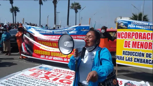 Pescadores y fileteras de la Áncash protestan para exigir reactivación de su sector paralizado hace dos años. Foto: Difusión.