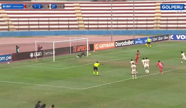José Carvallo atajó dos penales ante Sport Huancayo. Foto: Captura GolPerú