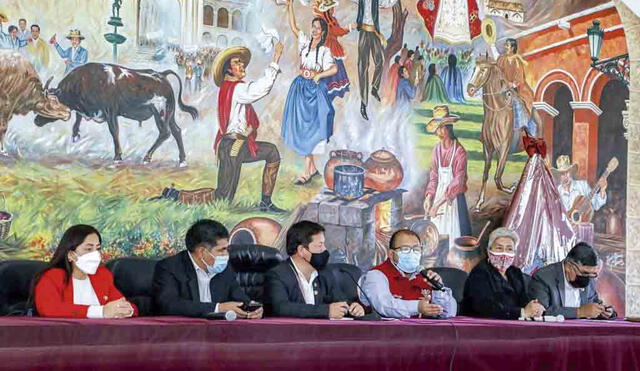 Reunión. Alcaldes de Arequipa expusieron a primer ministro sus necesidades. Se reunirán en Lima el 13 de octubre para analizar proyectos de la provincia. Foto: La República