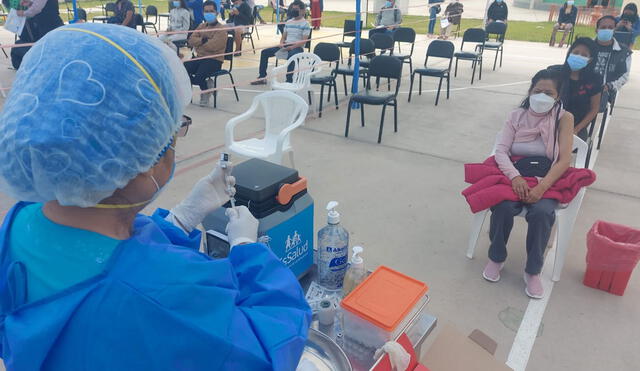 Situación se replica en otros vacunatorios de la localidad. Foto: Clinton Medina/La República