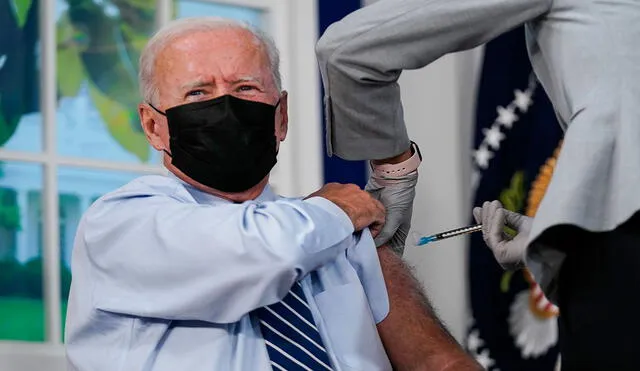 Joe Biden recibió la dosis de refuerzo en Washington, DC. Foto: EFE