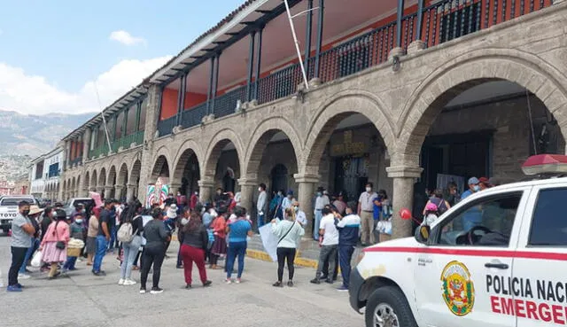 Familiares del suboficial Edward Carbajal protagonizaron protestas frente al Poder Judicial. Foto: Radar Informativo Ayacucho