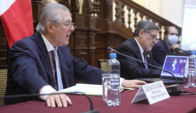 Canciller Óscar Maúrtua respondió las interrogantes de la Comisión de Relaciones Exteriores. Foto: Congreso