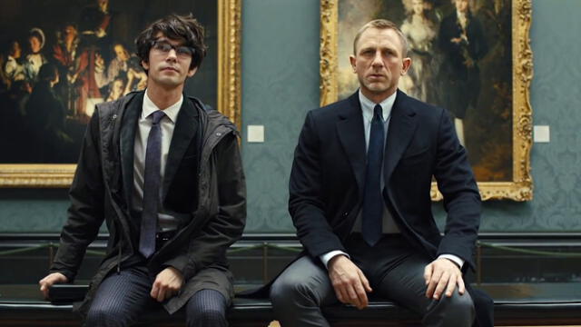 Ben Whishaw (Q) y Daniel Craig  (James Bond) en una escena de la saga del 007. Foto: MGM Studios