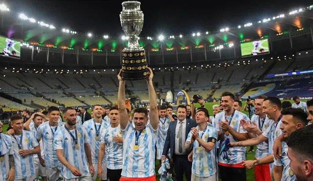 'Dibu' Martínez en su primera participación en la Copa América con la selección argentina logró obtener el trofeo. Foto: Copa América