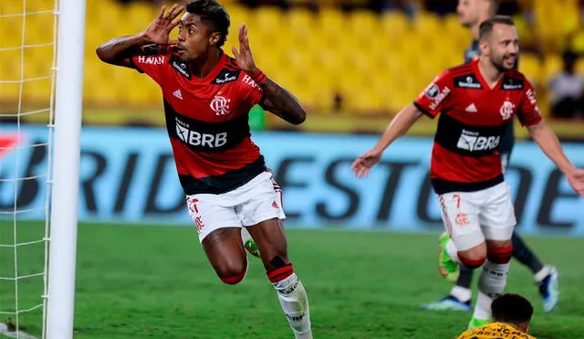 Bruno Henrique anotó los dos goles del triunfo ante Barcelona SC. Foto: EFE