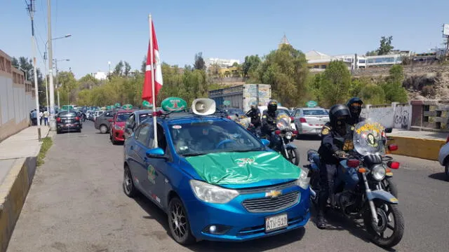 Federación Regional de Taxistas de Arequipa convocó a marcha rodante. Foto: Alexis Choque/ URPI-LR