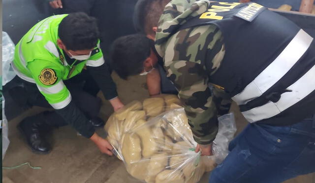 Los paquetes de cocaína fueron trasladados a la Oficina Regional de Criminalística de Lima. Foto: PNP