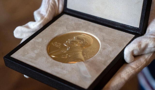 La medalla que se entregó en 2020 al Nobel de Física Roger Penrose. Foto: Niklas Halle'n / AP