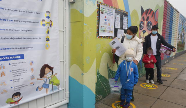 Menores de edad retornaron a las escuelas en Lima desde el 15 de septiembre. Foto: Carlos Contreras / La República