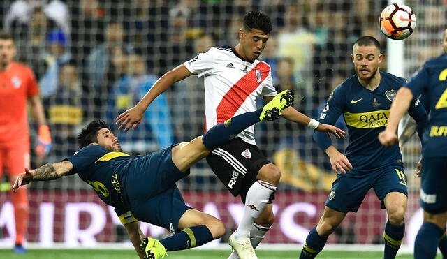 Los peruanos Luis Advíncula y Carlos Zambrano también jugarán en este clásico. Foto: AFP
