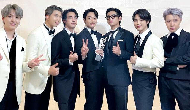 Suga, RM, Jin, Jungkook, V, Jimin y J-Hope posando en el baskstage de The Fact Music Awards. Foto: BIGHIT MUSIC