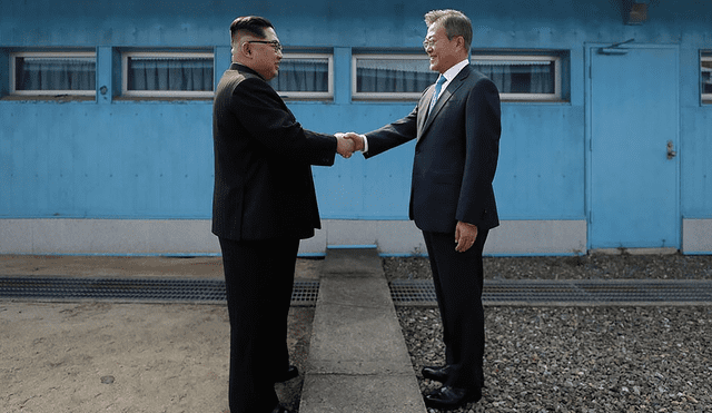 Luego de 13 meses de distanciamiento y desencuentros, se volvieron a abrir las líneas de comunicación entre las dos Coreas. Foto: AFP