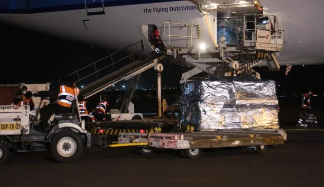 Vuelo de KLM arribó al aeropuerto Jorge Chávez después de las 6.00 p. m. Foto: Minsa