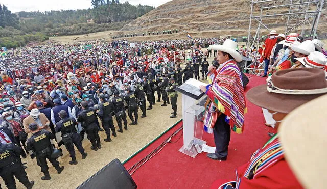 Pedro Castillo lanza la segunda reforma agraria. Foto: EFE
