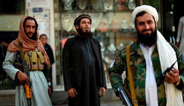 Durante el primer gobierno talibán, de 1996 a 2001, los radicales islámicos prohibieron las cabelleras vistosas. Foto: AFP