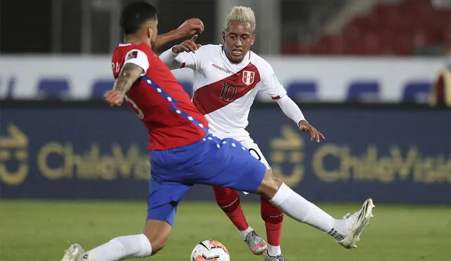 Perú y Chile jugaron el año pasado en la fecha 3 de las Eliminatorias. Foto: AFP