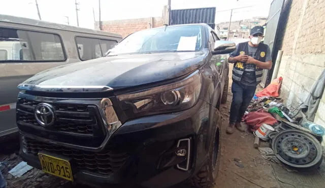 En cochera clandestina se encontró camioneta robada hace algunos días en los exteriores de cevichería en Los Olivos. Foto: Joel Robles / URPI-LR
