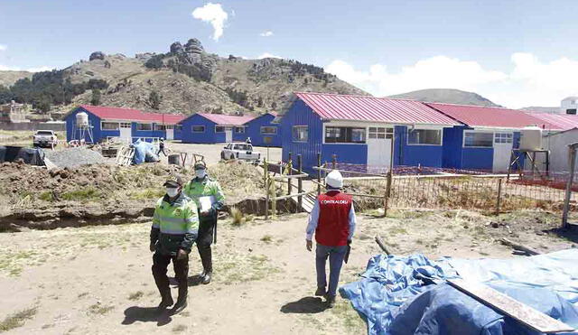 Visita. Contralor Nelson Shack inspeccionó avance de la obra de hospital manuel Nuñez Butrón. No se tiene ni 1% de avance. Foto: Juan Carlos Cisneros/ La República