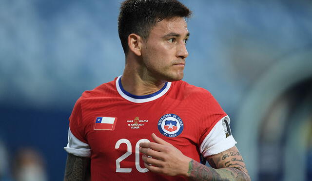 Charles Aránguiz juega en la Bundesliga defendiendo la camiseta del Bayer Leverkusen. Foto: AFP