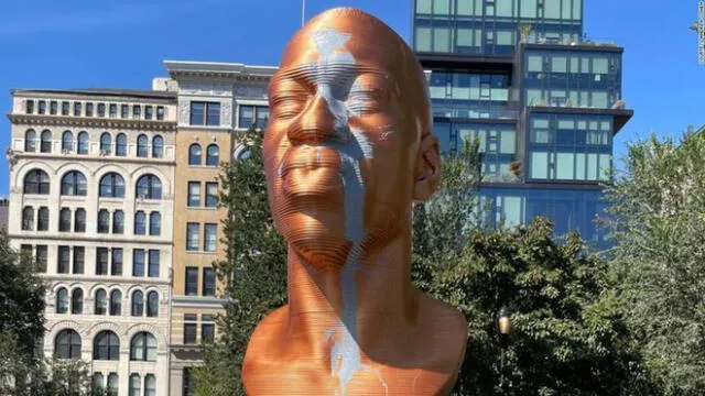 Busto vandalizado de George Floyd. Foto: CNN