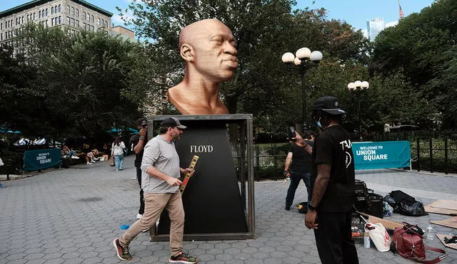 Para gran cantidad de personas, esta estatua en honor a George Floyd es un símbolo de los derechos civiles en Estados Unidos. Foto: AFP