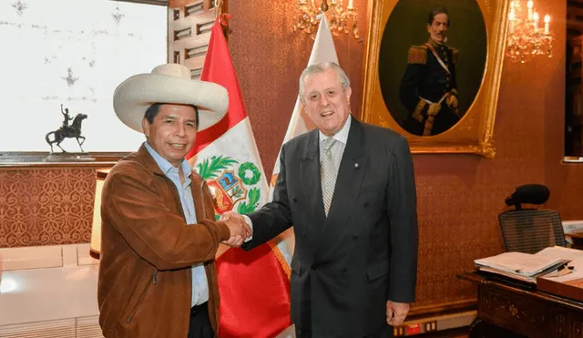 Pedro Castillo y Óscar Maúrtua abordaron temas de política exterior, según informó la Cancillería. Foto: Cancillería