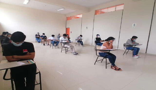 Universitarios regresarán a sus aulas, tras casi dos años escuchar clases virtuales. Foto: La República.
