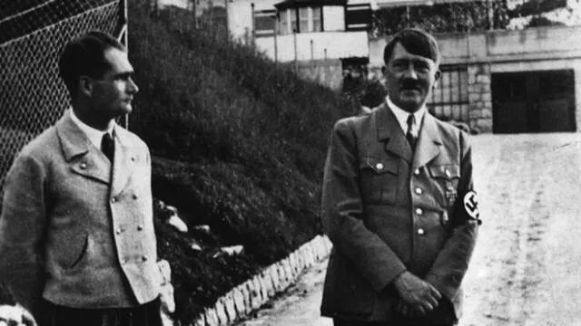 Rudolf Hess (izquierda) y Adolf Hitler (derecha). Hess fue condenado por crímenes contra la paz en los juicios de Nuremberg. Foto: BBC