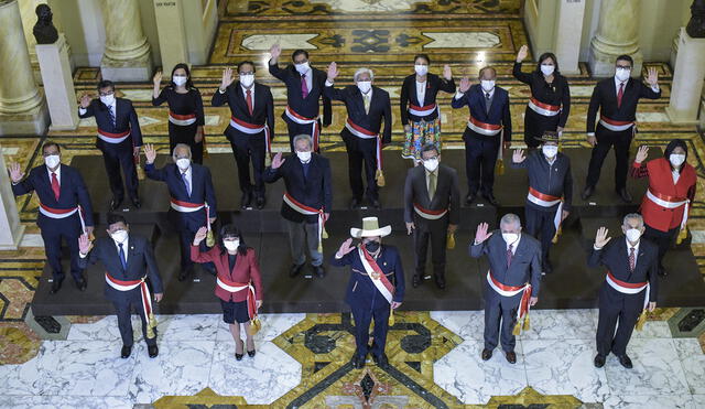 Pedro Castillo tomó juramento de siete nuevos integrantes del gabinete ministerial. Foto: Presidencia