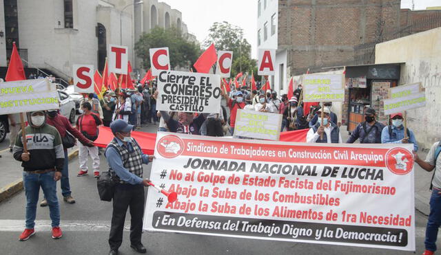 La movilización partió de la plaza España con dirección a las calles del Cercado. Foto: Rodrigo Talavera/La República