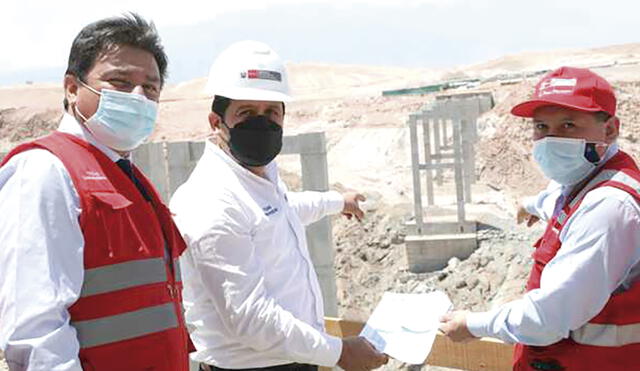 Avance. Obra de puente de autopista Arequipa - La Joya fue inspeccionado por gobernador regional y autoridades de Provías. Foto: difusión