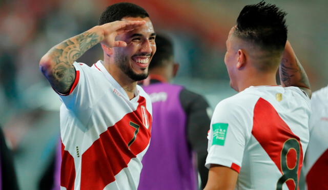Perú derrotó 2-0 a Chile con tantos de Cueva y Peña. Foto: EFE