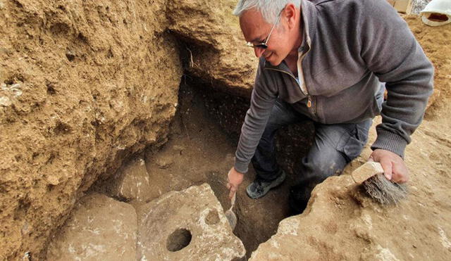 Este inodoro de lujo fue encontrado dentro de los restos de una propiedad privada de Jerusalén. Foto: Autoridad de Antigüedades de Israel
