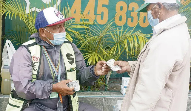 Testimonio. Operaciones callejeras en dólares aumentaron en las últimas horas. Foto: Félix Contreras/La República