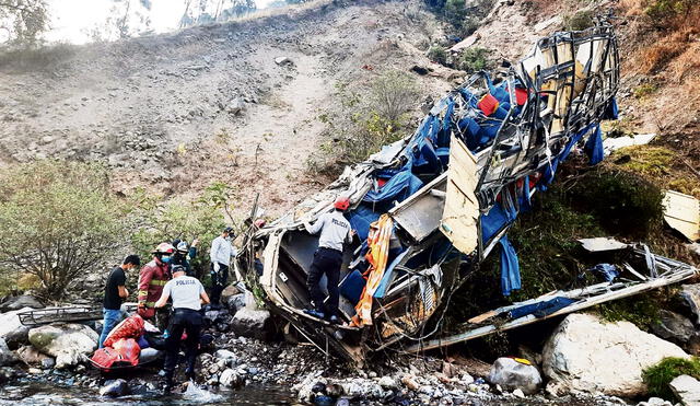 Tragedia. El chofer que causó la muerte de 33 personas al volcar el bus que conducía en Matucana iba a excesiva velocidad. Foto: difusión