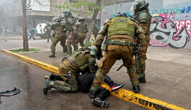 Chile vivió una nueva jornada de manifestación, esta vez liderada por el pueblo mapuche. Foto: AFP