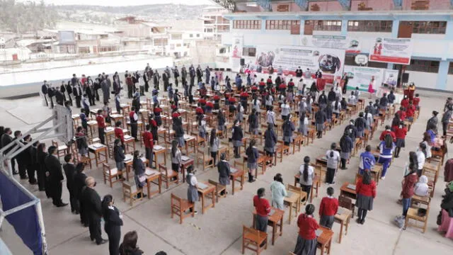 Alumnos de 130 colegios de zonas podres de Amazonas recibieron su laptops. Foto: Gobierno Regional de Amazonas.