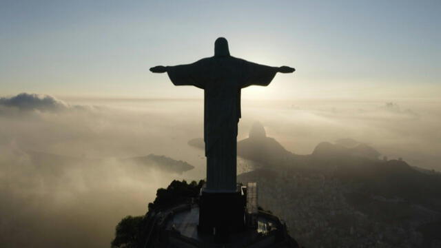 Ubicado en el Cerro Corcovado, el Cristo protege a la ciudad desde más de 700 metros de altura. Foto: AFP