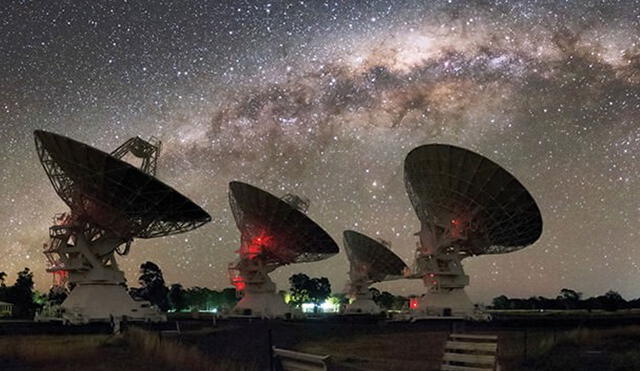 La señal de radio proviene de la región central de la Vía Láctea (el sector más brillante de la galaxia, como se observa en la imagen). Foto: CSIRO