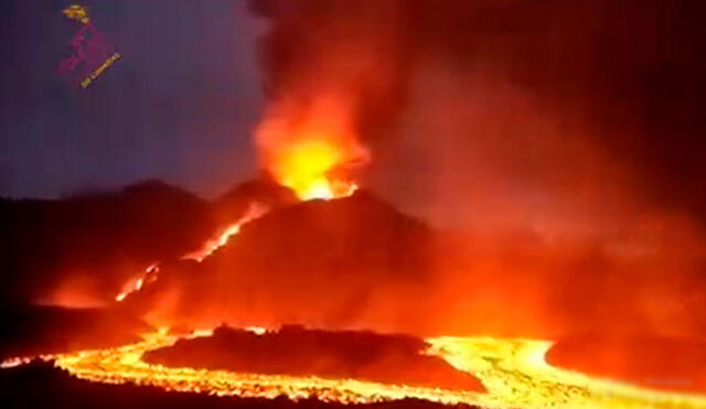 En total, unas 7.000 personas siguen desplazadas de sus residencias, mientras que la ardiente lava ha arrasado más de 680 hectáreas. Foto: captura de Twitter