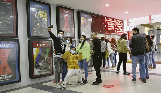 Capacidad. Actualmente, los cines tienen un aforo en sus salas solo al 50% de su capacidad. Foto: John Reyes/La República