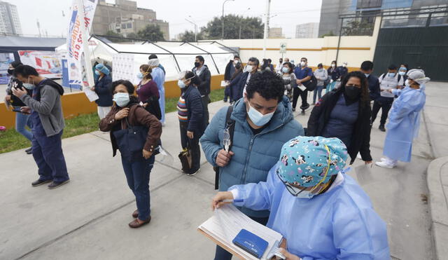 Así va la vacunación contra COVID-19 al personal de primera línea. Foto: Carlos Félix / La República