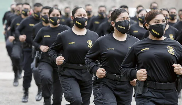 Inclusión. Un buen número del personal femenino de la Policía Nacional fue preparado. Foto: Marcos Cotrina/La República