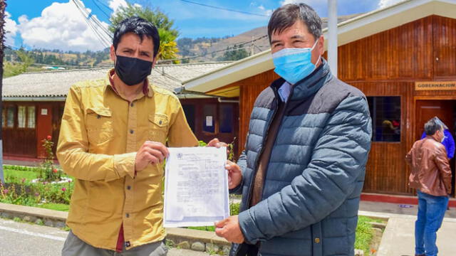 Alcalde distrital de Parobamba, Edgardo Amancio Murillo, gestionó ejecución de obra para sector de Quichua. Foto: Gore Áncash.