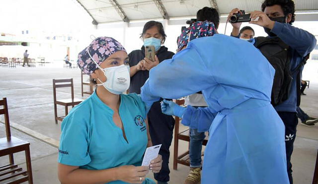 En Lambayeque, unos 8.000 trabajadores del sector Salud tendrán que recibir una dosis de refuerzo contra la COVID-19. Foto: Geresa Lambayeque.