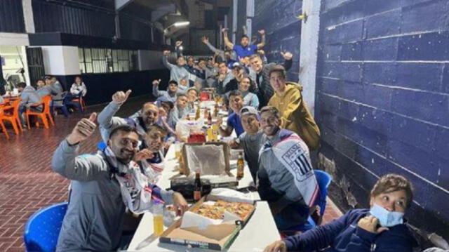 Alianza Lima: Hernán Barcos y sus compañeros festejaron con una cena en Matute. Foto: Barcos/Instagram