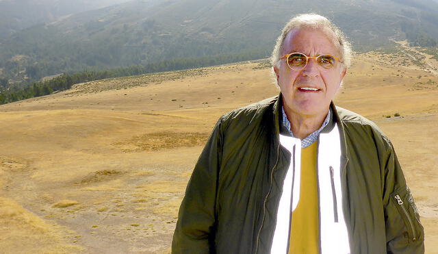 En el teatro de guerra. Escritor Fermín Goñi en uno de sus viajes a la pampa de Quinua, en Ayacucho. Foto:
